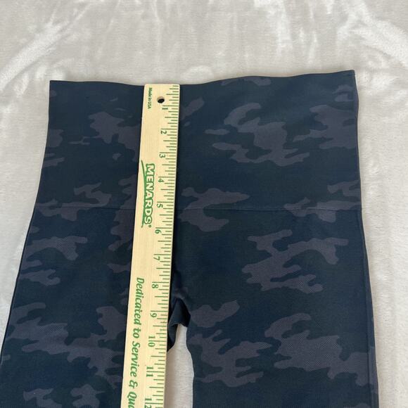 Spanx Leggings Womens Medium Black Camo Look At Me Know Seamless Compression - Picture 4 of 9